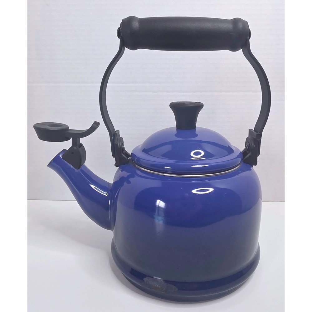 Le Creuset Cobalt Blue Enamel on Steel Whistling Tea Kettle 1.25 Qt Stovetop